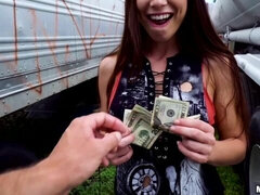 Μεγάλος κώλος, Μεγάλος πούτσος, Πίπα, Μελαχροινή, Ευέλικτη, Φυσικά βυζιά, Έφηβος, Βυζιά