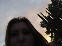 Amatör, Brunett, Par, Långt ner i halsen, Fotjobb, Utomhus, Tatuering, Tonåring