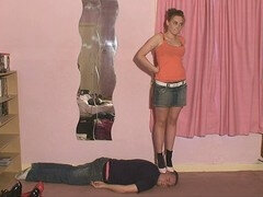 Kvinde dominans, Hæle, Shoes