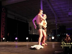 Iso perse, Isot tissit, Ruskeahiuksinen, Klubi, Fetissi, Julkinen, Todellisuus, Tissit