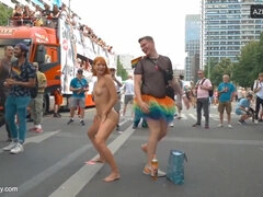 Gal, Utendørs, Petite, Offentlig, Rødtopp, Tenåring, Pupper, Vintage