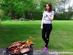 Μεγάλος πούτσος, Μεγάλα βυζιά, Σε στάση σκύλου στα τέσσερα, Φετιχ, Παππούς, Μαλακία, Γλείψιμο, Στενό