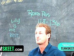 Pijpbeurt, Aangekleed, Sperma in mond, Sperma in gezicht, Likken, Kut duiken, Rok, Tiener