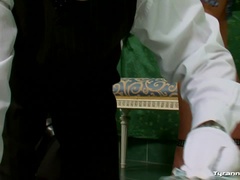 Ondó fröcskölés, Női, Lábfej fétis, Kesztyűk, Kőkemény, Megalázás, Úrnő, Természetes