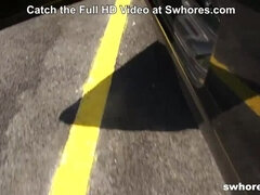 Gépkocsi, Kutya póz, Ujjazás, Szabadban, Szajha, Ribanc