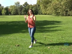 Amatør, Store bryster, Brunette, Creme tærte, Bukser, Onani, Ryger, Bryster