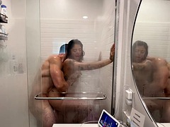 Amatör, Röv slick, Hardcore, Latina, Slick, Milf, Dusch, Tatuering