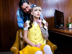 18 éves, Hatalmas hátsó, Monumentális dákó, Cumizás, Kutya póz, Természetes mellek, Iroda, Leborotvált