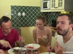 Sperm skott, Ansiktssperm, Fingring, Gruppesex, Hardcore, Hd, Petite, Pupper