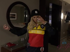 Amatør, Store pupper, Blond, Hd, Utendørs, Pissing, Synsvinkel, Røyker