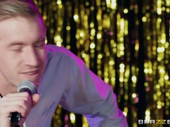 Stora tuttar, Blondin, Porrstjärnor, Verklighet