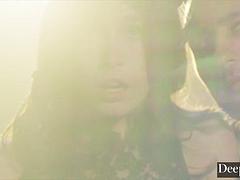 Садо мазо, Минет, Брюнетки, Сперма на лице, Ноги, Лизание, На публике, Наездница