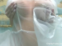 Brunetka, Hd, Masturbacja, Naturalne cycki, Publiczny, Cipka, Flirt, Podwodny