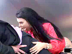 Mamada, Engañando, Corridas, Corridas faciales, Penetracion con dedos, Pajear, Medias largas