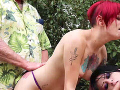 Pijpbeurt, Kwartet, Moeder die ik wil neuken, Klein, Openbaar, Tatoeage, Tieten likken