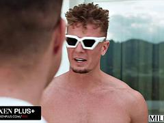 Grote mammen, Blond, Pijpbeurt, Sperma, Likken, Moeder die ik wil neuken, Verleid, Tieten likken