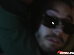 Velké kozy, Evropské, Na obličej, Venku, Policie, Realita, Krátké vlasy, Tetování