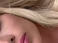 Moeder die ik wil neuken, Alleen