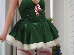 Szőke, Bugyi, Duzzadt bimbók, Nuni, Szoknya, Harisnya, Vetkőzés