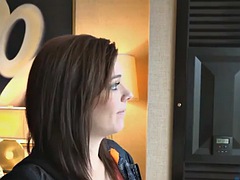 Sucer une bite, Brunette brune, Pieds, Branlette thaïlandaise, Actrice du porno, Pov, Tatouage, Nénés