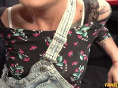 Zadek, Kuřba, Brunetka, Detailní, Dávení penisem, Líbání, Výprask, Pička