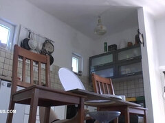 Femdom, Fetiš, Kuchyně, Pissing, Pička, Otrok, Tetování, Záchod