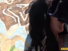 Duży kutas, Obciąganie, Brytyjski, Brunetka, Głebokie gardło, Na wolnym powietrzu, Policja, Publiczny