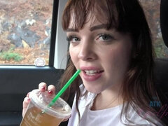 Sucer une bite, Brunette brune, Papa, Exhib, Embrassement, Piercing, Chatte, Fumer