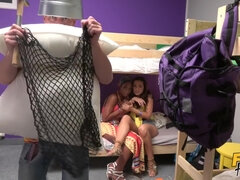 Amatööri, Ruskeahiuksinen, Auto, Rankka, Selkäsauna, Ulkona, Pillu, Anus nuolentaa