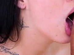 18 jaar, Enthousiasteling, Mooi, Grote kont, Pijpbeurt, Sperma in gezicht, Latijnse vrouw, Tiener