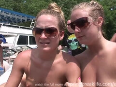 Bikinke, Kolidž, Razkazovanje jošk v javnosti, Girlfriend, Gola, Zunaj, V javnosti, Najstnice