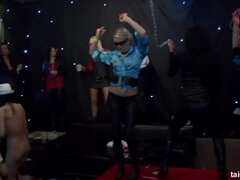 Κώλος, Μεγάλος κώλος, Μεγάλα βυζιά, Χύσιμο, Ομάδα, Σκληρό, Όργιο, Μουνί