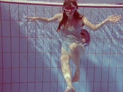 Cul, Nana, Brunette brune, Femelle, Petite amie, Piscine, Public, Nénés