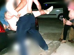 Leie, Wohlbeleibte schöne frauen, Blasen, Braunhaarige, Im freien, Öffentlich, Ablutschen, Flotter dreier