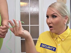 Lécher le cul, Gros seins, Lesbienne, Mère que j'aimerais baiser, Police, Tatouage, Jouets, Vibromasseur