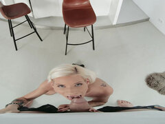 Blonde, Sucer une bite, Branlette thaïlandaise, Hard, Seins naturels, Réalité, Rasée, Tatouage