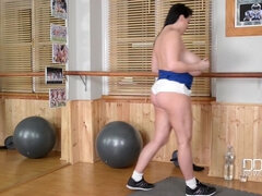 Rit, Velika rit, Velike joške, Britanke, Telovadnica, Naravne joške, Solo, Tetovaže