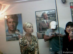 Ruskeahiuksinen, Nainen pukeissa mies alasti, Pukeissa, Spermashotti, Nainen, Sormetus, Pillu, Kolmen kimppa