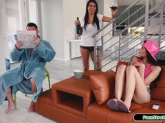 Asiatisk, Stora tuttar, Avsugning, Fingering, Onani, Suger, Tonåring