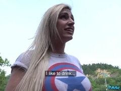 Velký zadek, Velké kozy, Blondýna, Kuřba, Péro, Různé pohledy, Na veřejnosti, Tetování