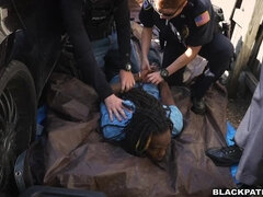 Grote kont, Grote mammen, Bruinharig, Sperma shot, Lul, Interraciaal, Buiten, Openbaar