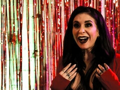 Sucer une bite, Brunette brune, Club, Branlette thaïlandaise, Embrassement, Rasée, Dénudage, Nénés