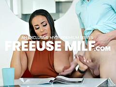 Grosser schwanz, Blasen, Braunhaarige, Sporthalle, Handjob, Latina, Reif, Milf