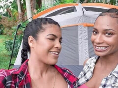 Brunetka, Prstění, Mezirasové, Spodní prádlo, Masturbace, Pička, Vyholené, Kozičky