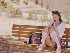 18 jaar, Lieveling, Bruinharig, Vrouw, Buiten, Russisch, Alleen, Tiener