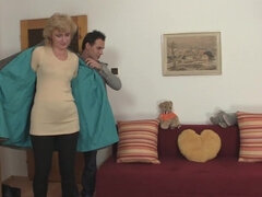 Blond, Pijpbeurt, Oudere vrouw, Rijpe lesbienne, Kut duiken, Geschoren, Mager, Tieten likken