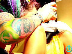 Extrême, Doigter, Cuisine, Lesbienne, Orgasme, Tatouage