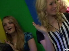 Souboj holek, Vlhká, Wrestling