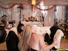 Κώλος, Μεγάλα βυζιά, Μαύρος, Ξανθιά, Λεσβία, Μαμά, Μουνί, Πραγματικότητα