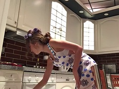 Amateur_anal_in_the_kitchen on CamsLive